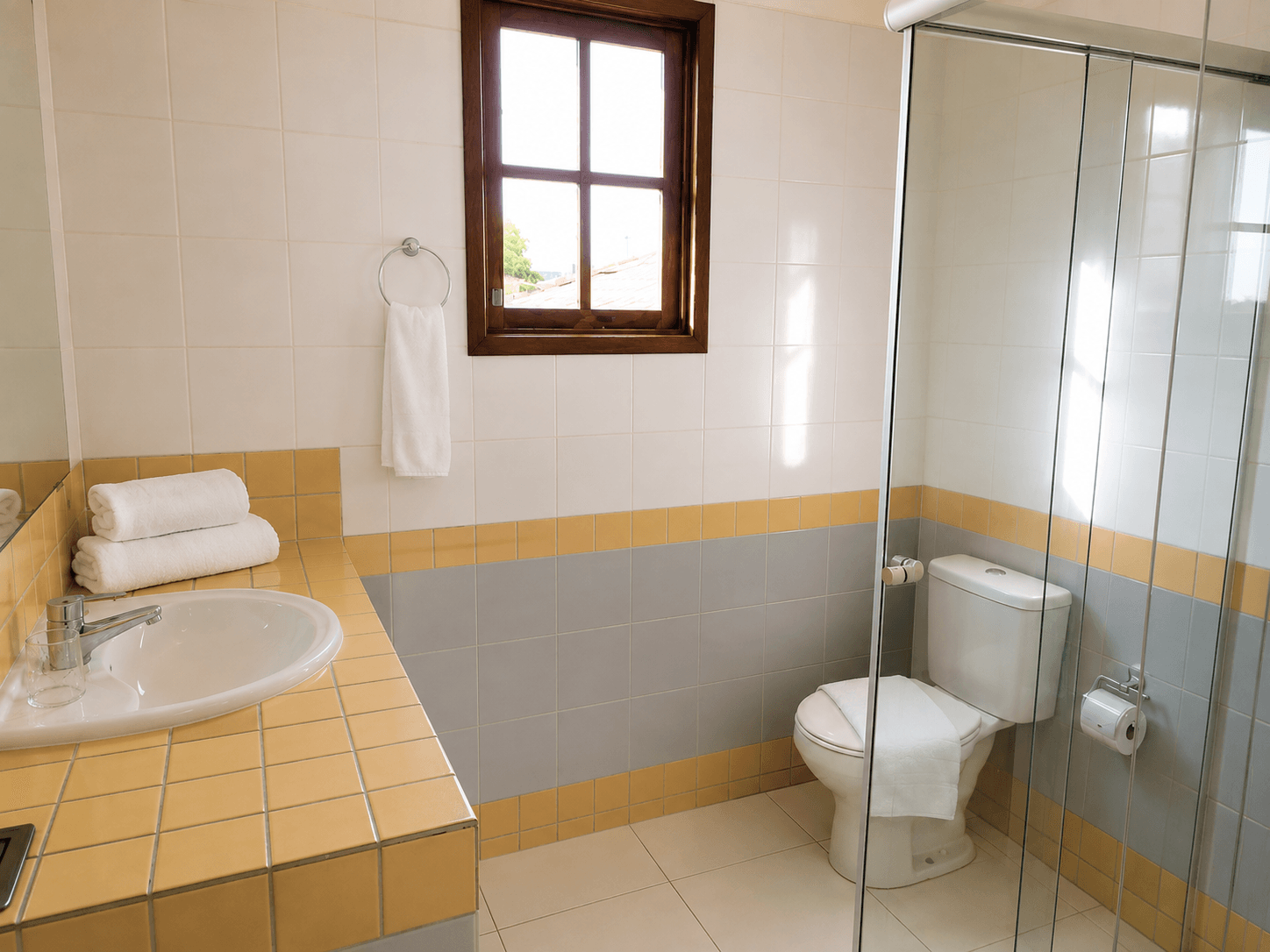 Banheiro privativo do Quarto 6 da Pousada Poesia